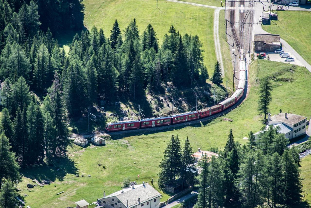 Hotel Bed & Rooms , Corte Rossa -1 Min Walk To Bernina Express Tirano Exterior photo