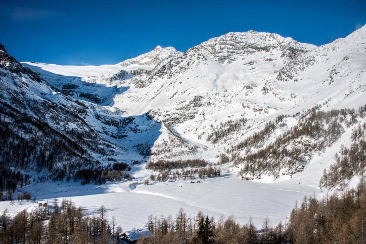 Hotel Bed & Rooms , Corte Rossa -1 Min Walk To Bernina Express Tirano Exterior photo