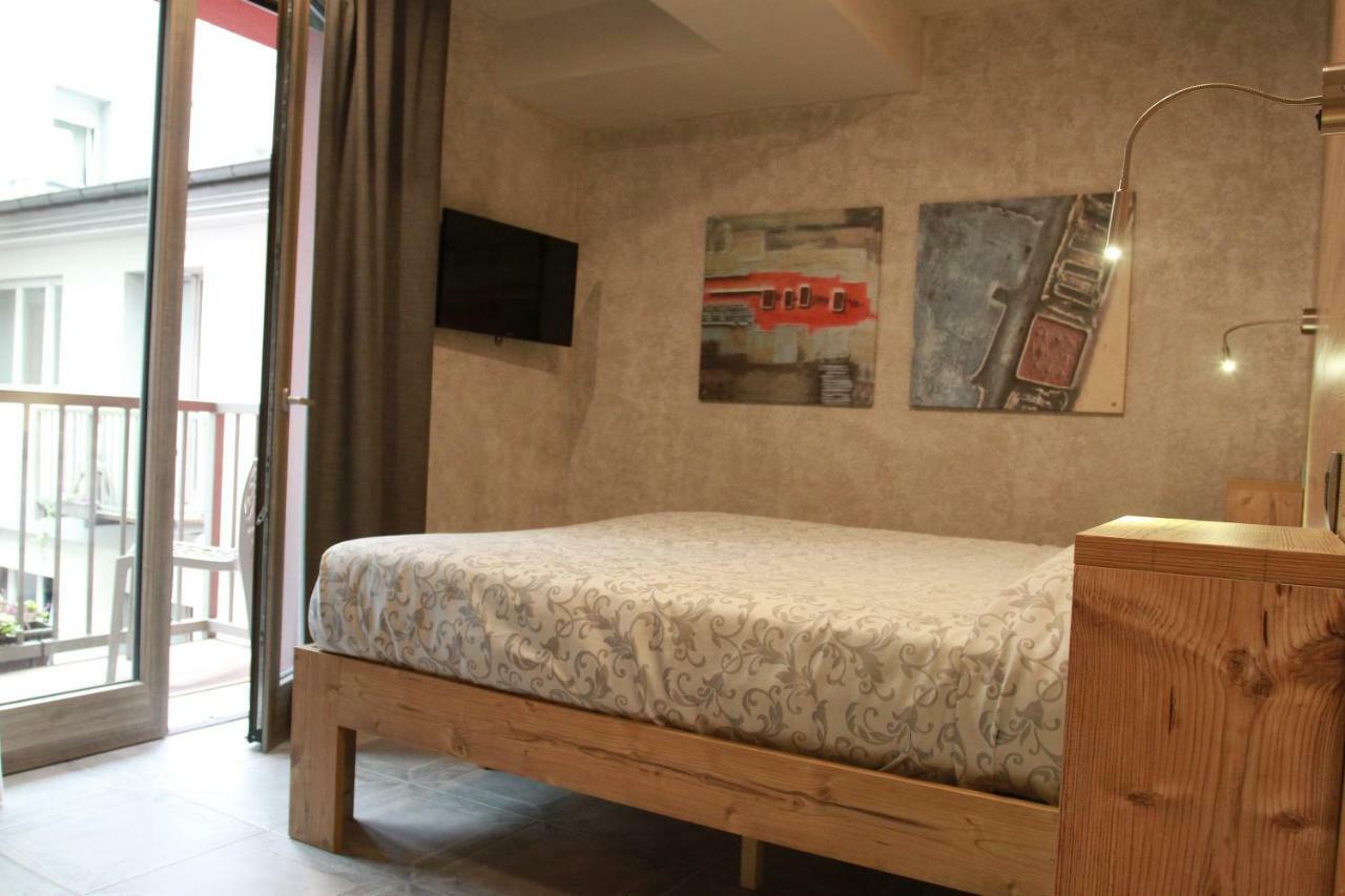Hotel Bed & Rooms , Corte Rossa -1 Min Walk To Bernina Express Tirano Exterior photo